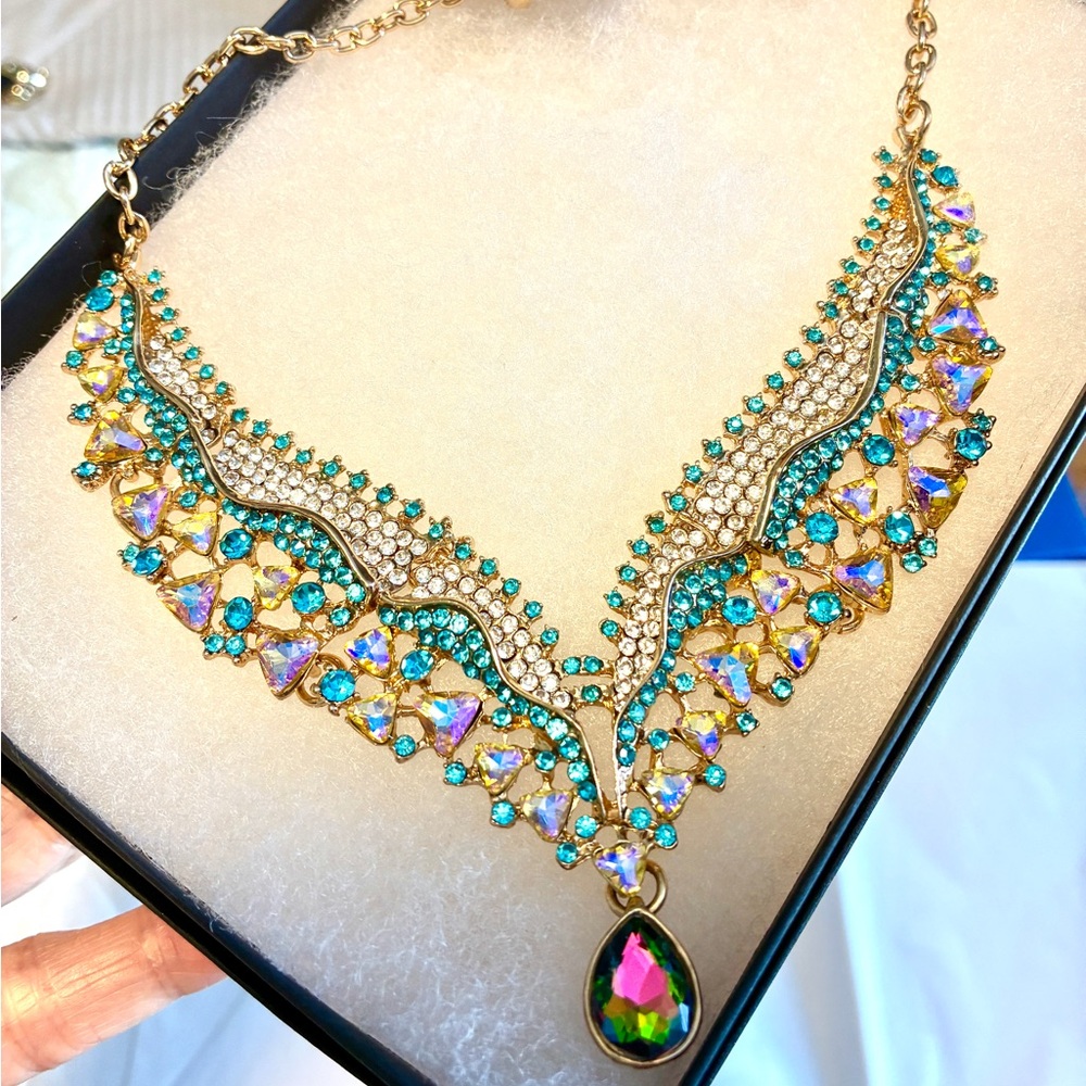 Stunning Eye Candy Magical Statement Necklace NEW